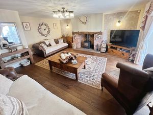 Living room- click for photo gallery